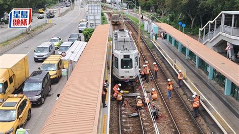 輕鐵出軌|輕鐵脫軌│貨車途經鍾屋村站 木板跌落路軌 49歲貨車。